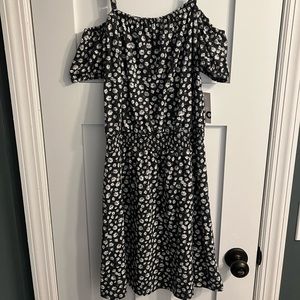 Girls daisy flower dress. Off the shoulder with adjustable straps.